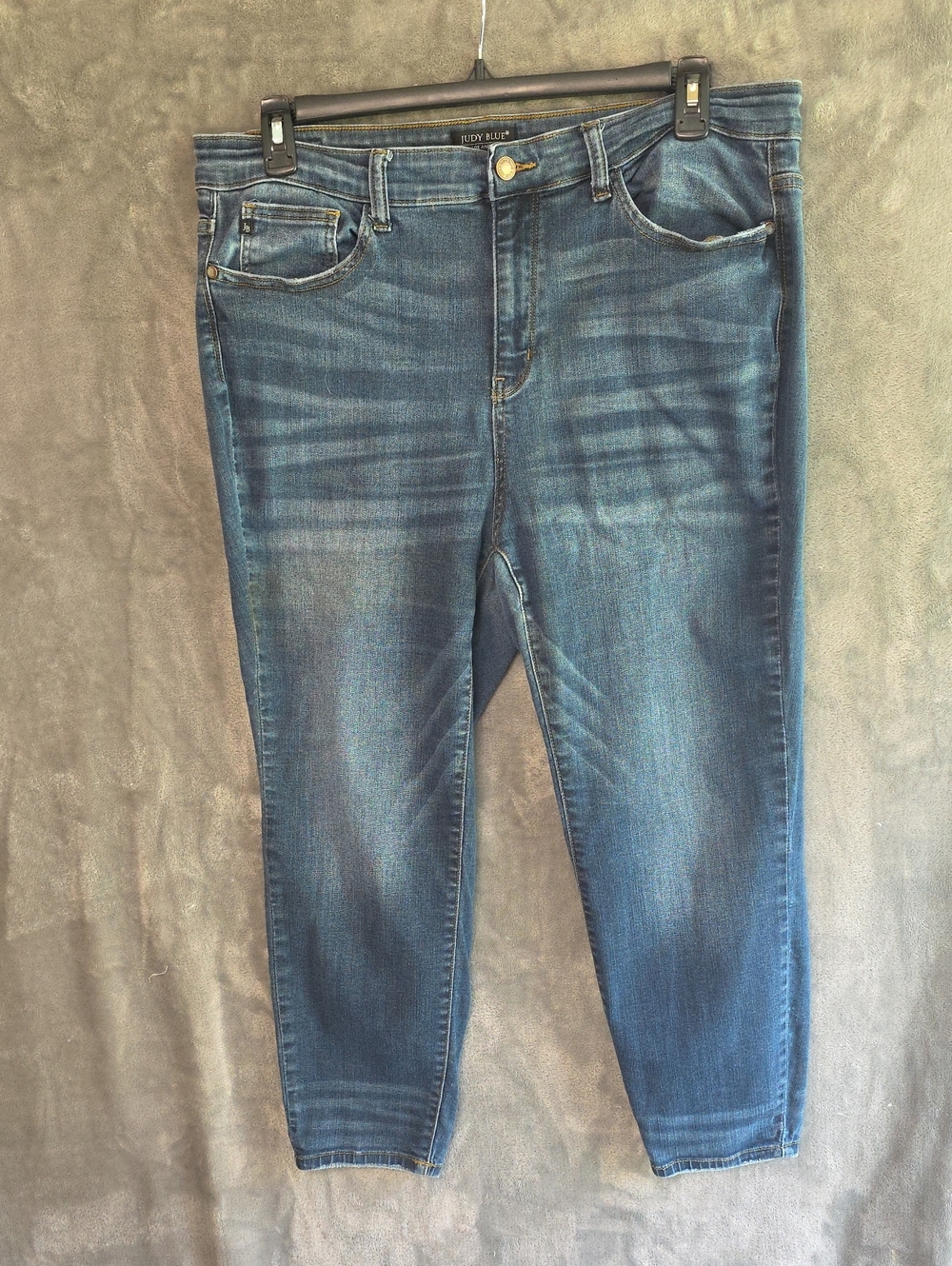 Judy Blue Relaxed Fit Cropped Jeans